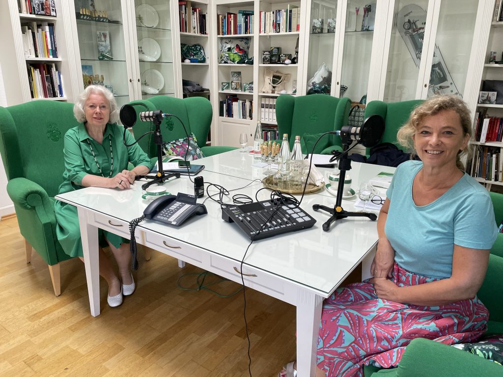 Bei der Podcast Aufnahme: Christiane Underberg, heutige Aufsichtsrätin der Firma Underberg, und Heike Drexel, Hosterin des Podcast Unternehmen im Gespräch.